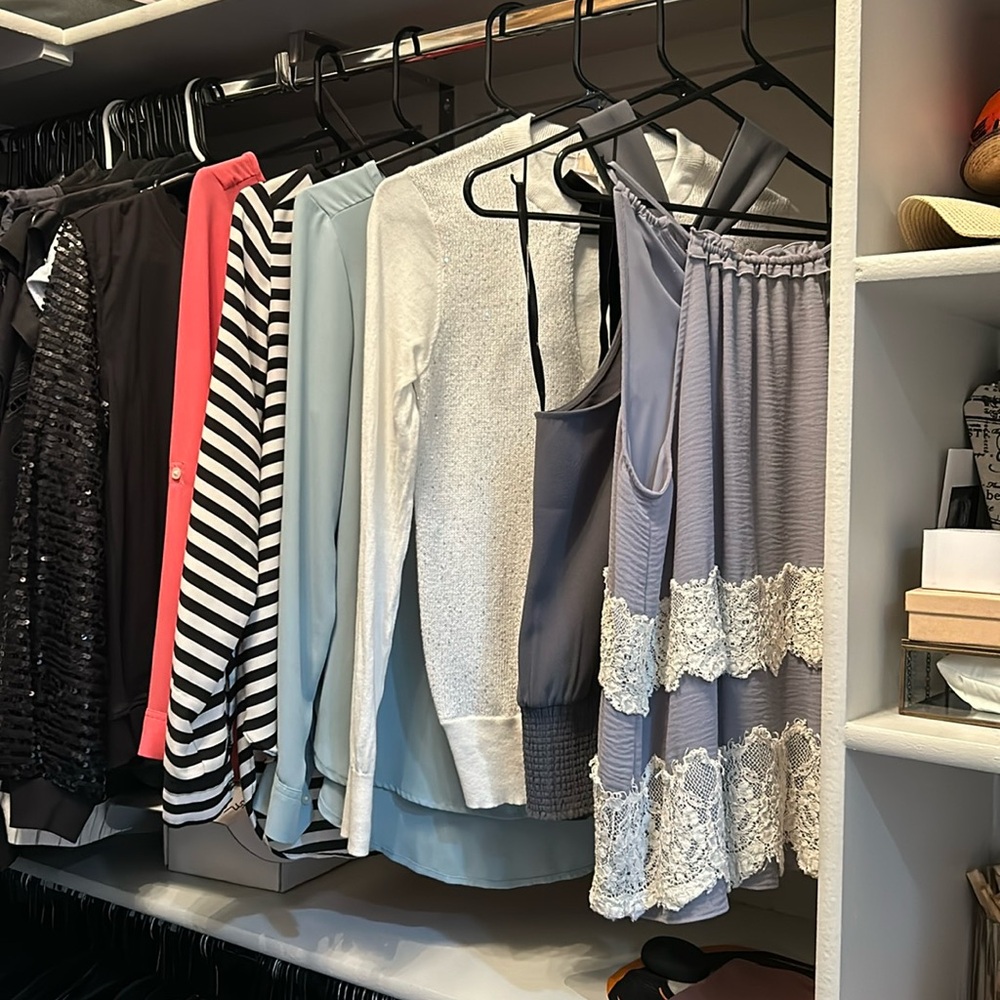 Women’s XS-SM lot of tops.